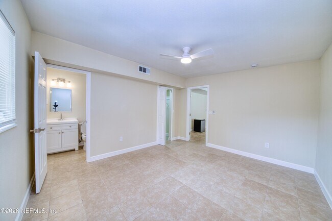 Building Photo - 2517 Palm Ave