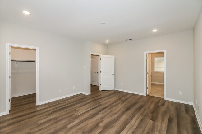 Building Photo - 9910 Clark Rd