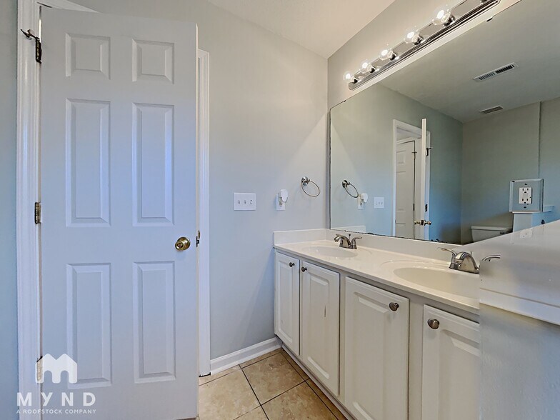Building Photo - 6012 Bradford Ct