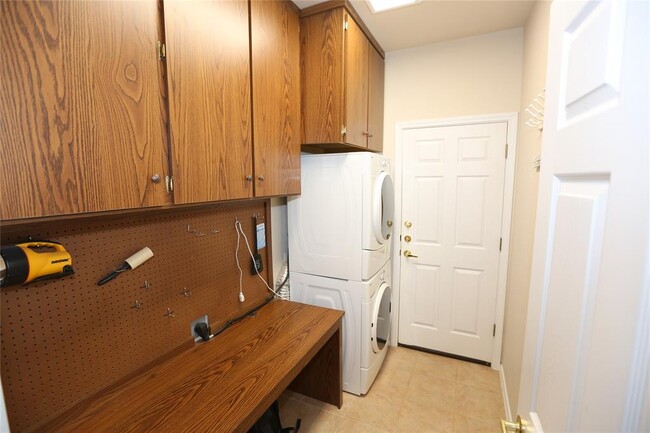 Building Photo - 233 Bonham Loop