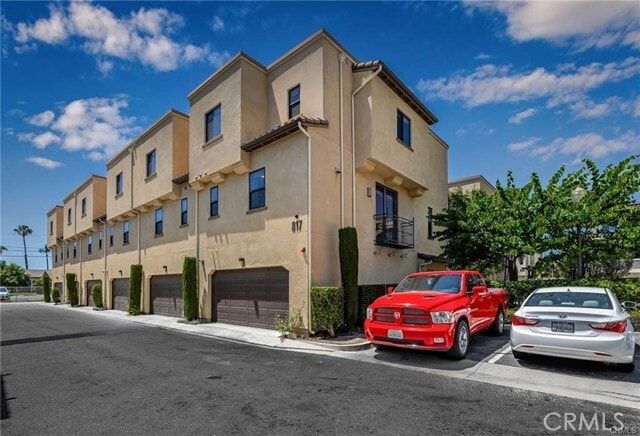 Building Photo - 817 S Anaheim Blvd