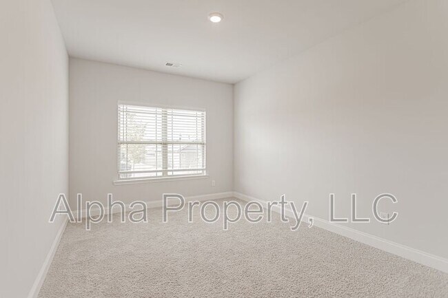 Building Photo - 504 Flying Squirrel Wy