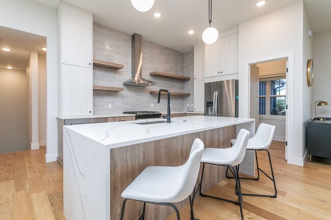 Building Photo - Luxury Breckenridge Park Home