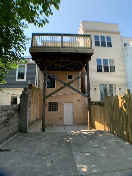 Building Photo - 2023 Federal St