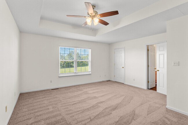 Building Photo - 2418 Northampton Dr