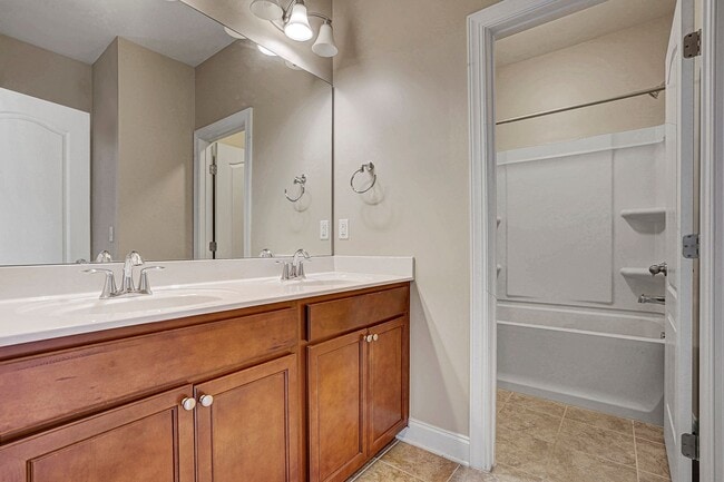 Building Photo - AVAILABLE NOW!-BUNGALOW STYLE HOME -JUST B...