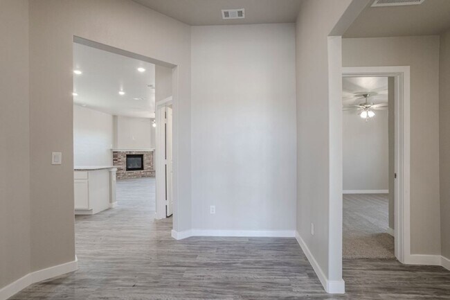 Building Photo - New Beginnings Start At AMRR: Spacious 3 bedroom in Midland!