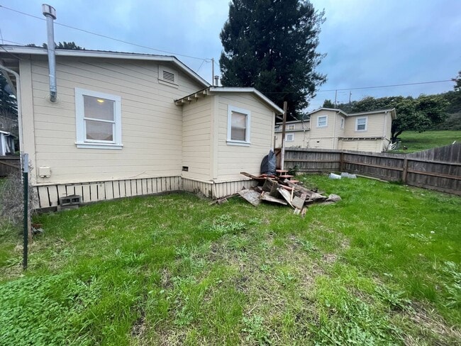 Building Photo - Charming 2 Bedroom, 1 Bathroom Home in Rio Dell, CA