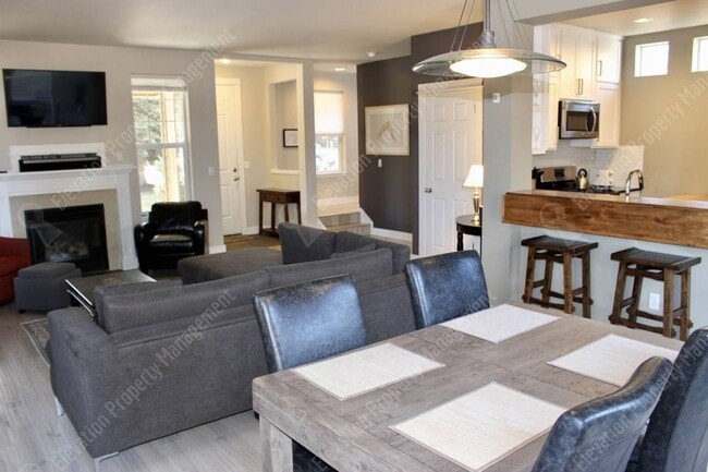 Building Photo - Furnished 2 BR home in Old Mill district