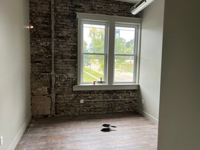 Building Photo - 301 N Clinton St