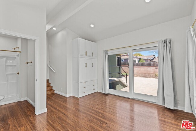 Building Photo - 7212 W 91st St