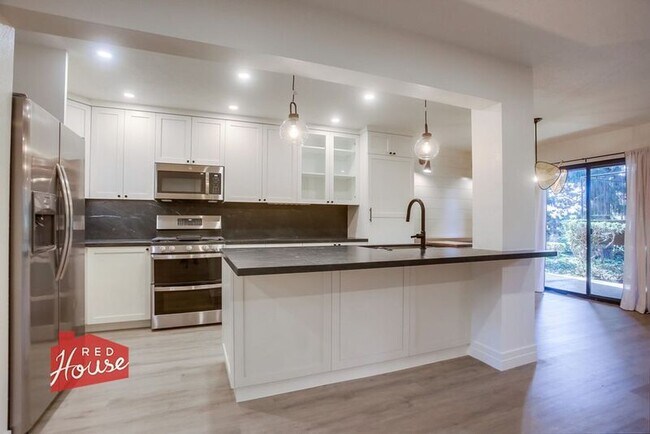 Building Photo - 4009 Canario St