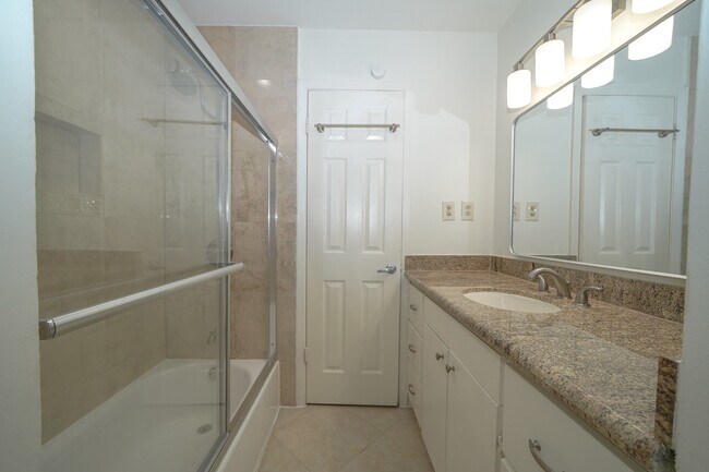 Building Photo - 5471 Loch Lomond Dr