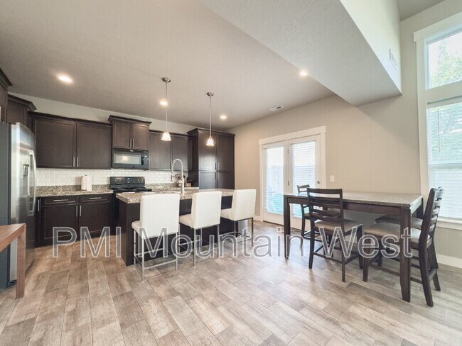Building Photo - 12702 Stone Heights Dr
