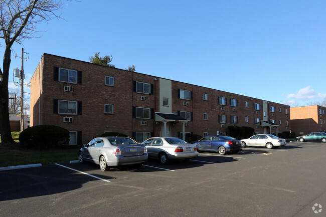 Building Photo - Meadowbrook Apartments