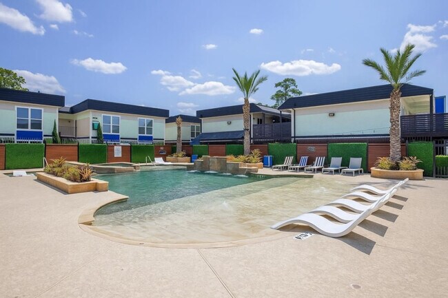 Building Photo - 1001 Pinemont Dr