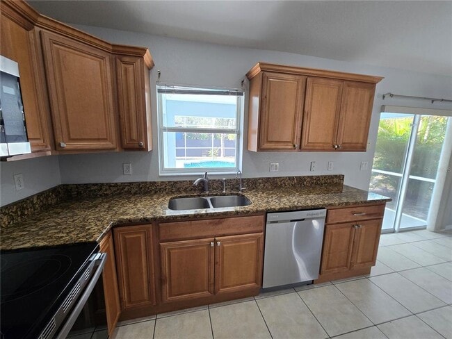 Building Photo - 3255 Mayflower Terrace