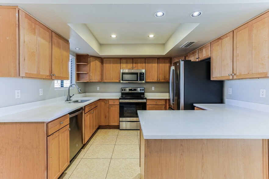 Building Photo - 728 W El Prado Rd