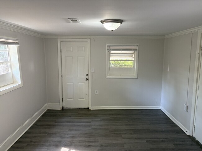Building Photo - 2 Bed / 1 Bath Rental House in Huntsville, AL 35811