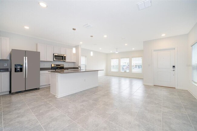 Building Photo - 7453 Ivy Tendril Ave