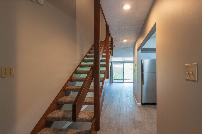 Building Photo - 115 Beechnut St