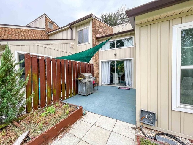 Building Photo - 4836 Huron Dr