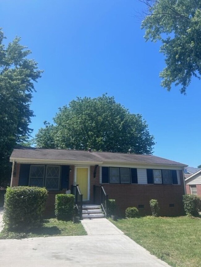 Building Photo - $500 off move in Special - 3 bedroom home
