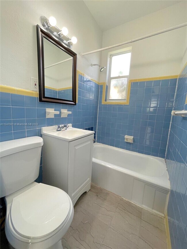 Building Photo - 319 W 28th St