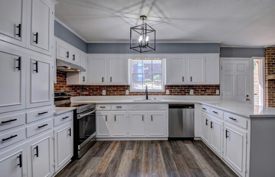 Kitchen - Brand New Appliances - 11315 Ethan Allen Dr