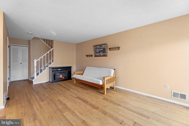 Building Photo - 71 Chambord Ct