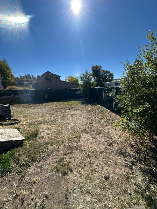 Building Photo - 804 N 2nd St