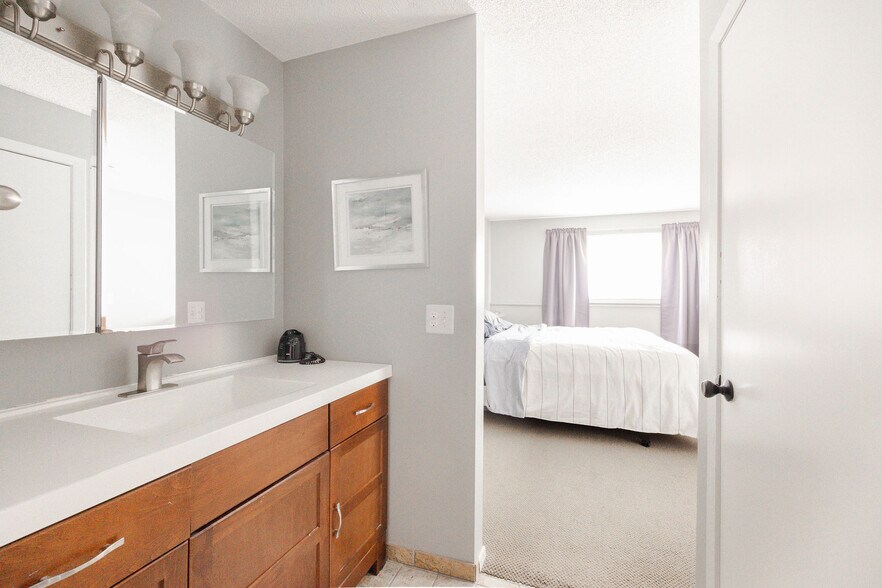 Building Photo - 14431 Fairway Dr