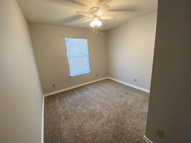 Building Photo - Fantastic location! This end unit offers t...
