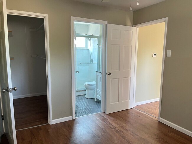 Building Photo - Inviting 1 bed/1bath in Benton Park West