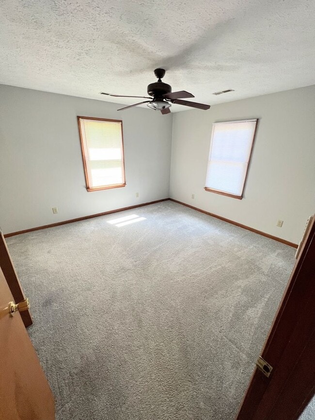 Building Photo - 4 Bedroom Home in Lynchburg