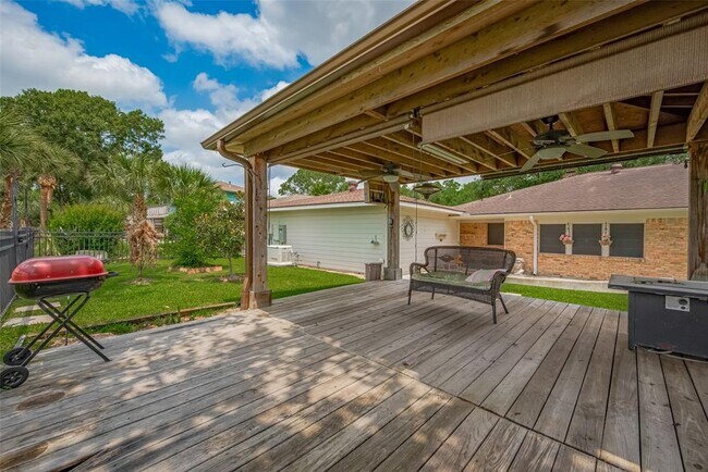 Building Photo - 15222 Torry Pines Rd