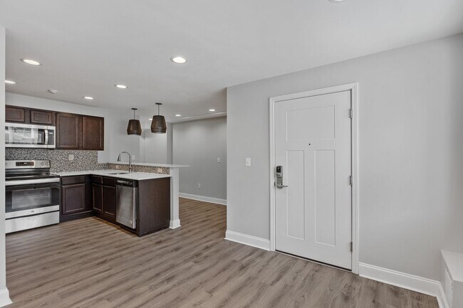Building Photo - 536 Madison Ave