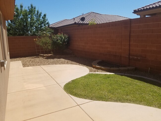 Building Photo - Spacious Home For Rent