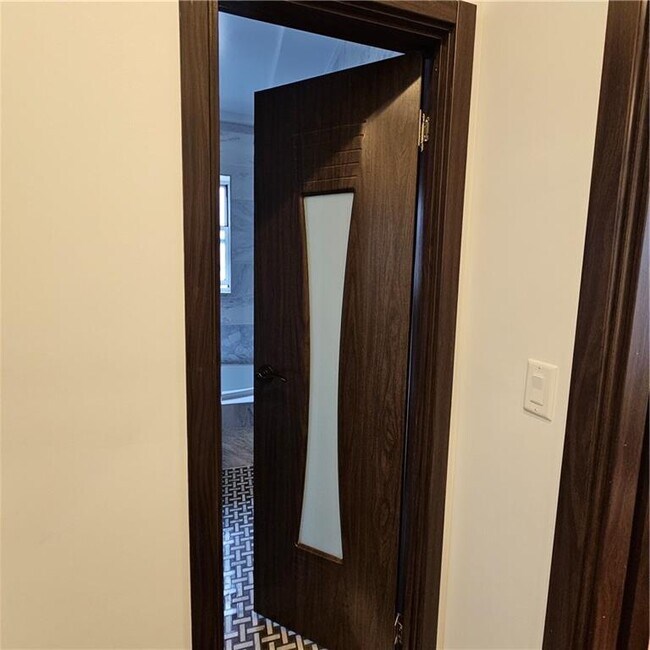 Building Photo - 1535 E 31st St