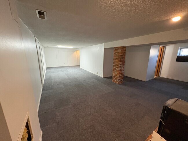 Building Photo - 3251 Bayvue Blvd