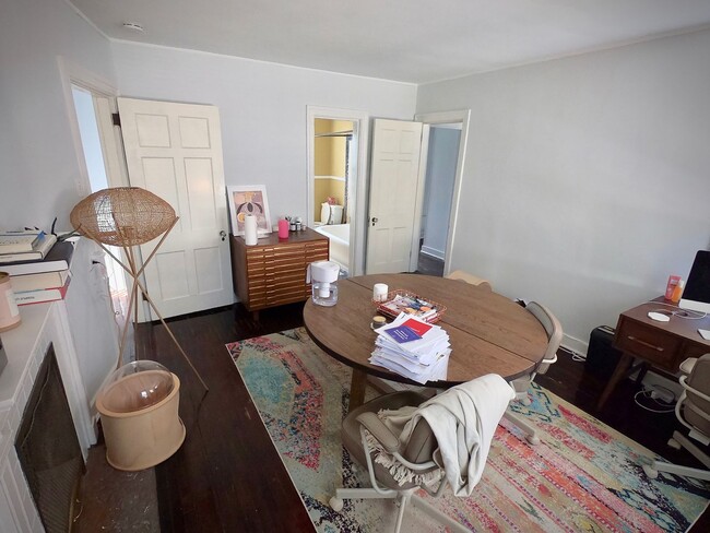 Building Photo - 9/1 Beautiful Hidden GEM. 2 Blocks from Wa...