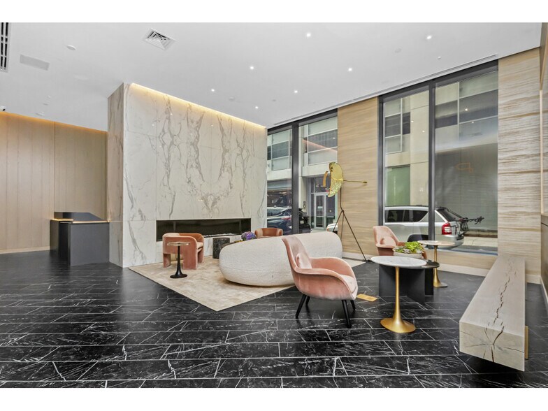 Building Photo - 55 Lagrange St