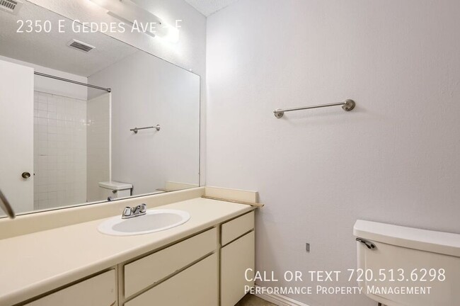 Building Photo - Spacious Three Bedroom Condo