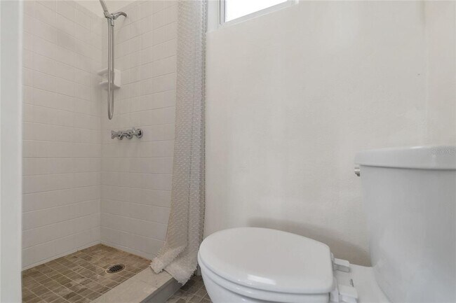 Building Photo - 312 Lagoon Dr