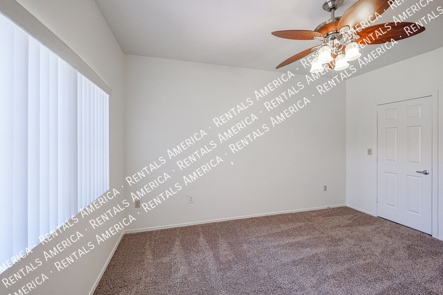 Building Photo - 3830 E Lakewood Pkwy E