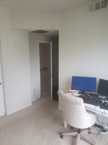 Building Photo - 1207 Wood St