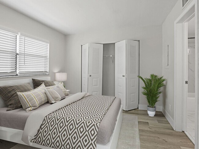 Building Photo - $250 OFF FIRST MONTH RENT!! Affordable & Newly Remodeled 1-Bedroom in the Heart of Fort Myers!