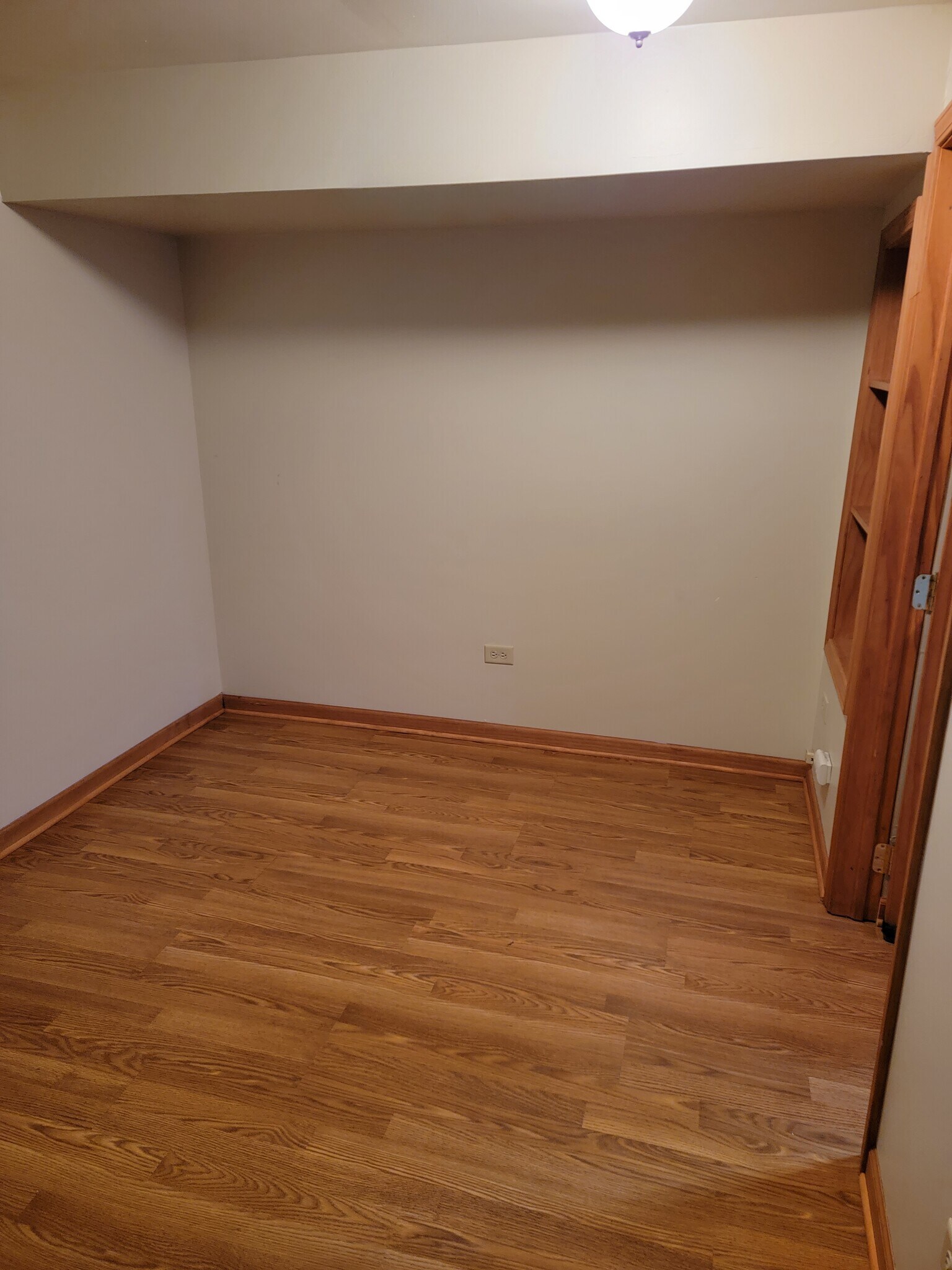 Building Photo - 421 E Lake St