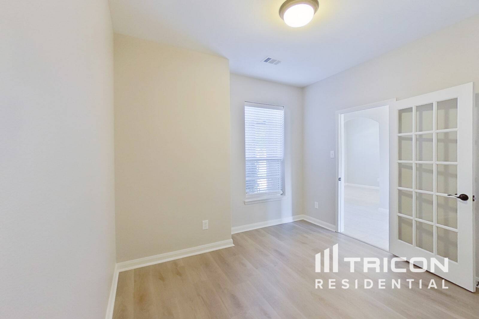 Building Photo - 616 Meadow Springs Dr