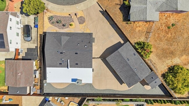 Building Photo - 1677 Sandos St